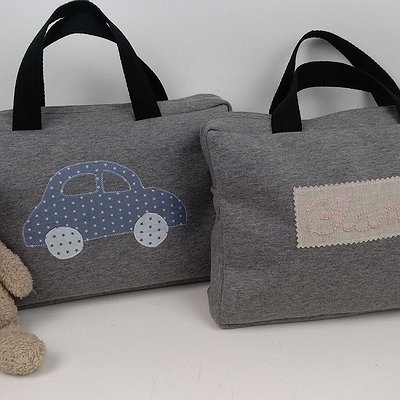 Maleta juegos con detalle aplicado
