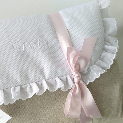 Saco acolchado para capazo modelo Mireia con puntilla