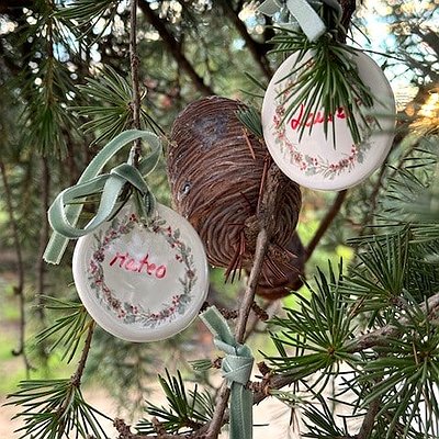 Adorno de Navidad con nombre en cerámica