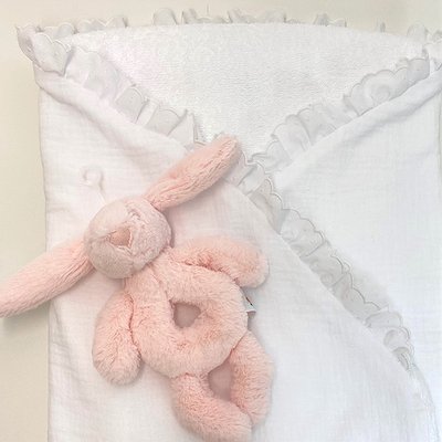 Arrullo bebé con puntilla