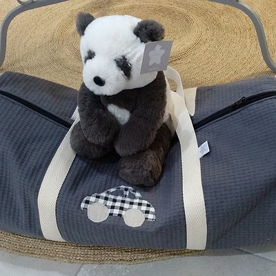 Macuto extraescolar con inicial o detalle aplicado