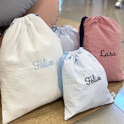 Bolsa multiusos con nombre bordado