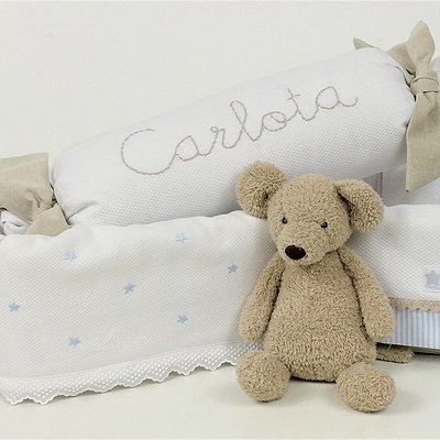 Cesta mimbre para cremas con puntilla