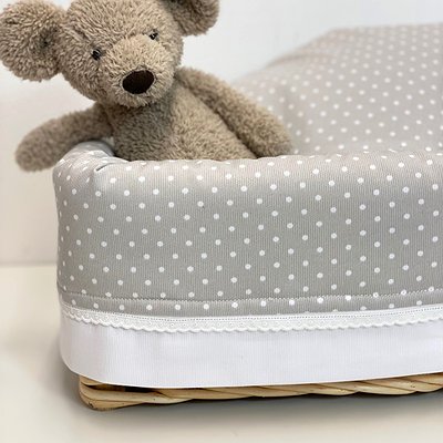 Cesta mimbre para cremas con cenefa y puntilla