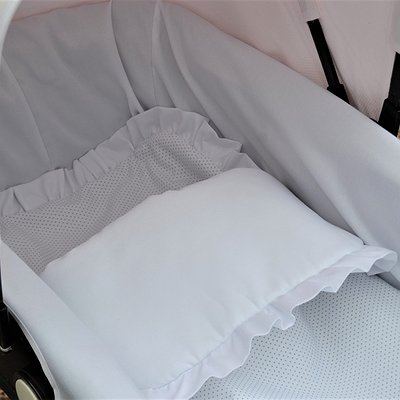 Bajera con colcha reversible y relleno extraíble con volante para capazo