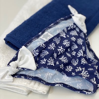 Culetín niña coral en azul marino