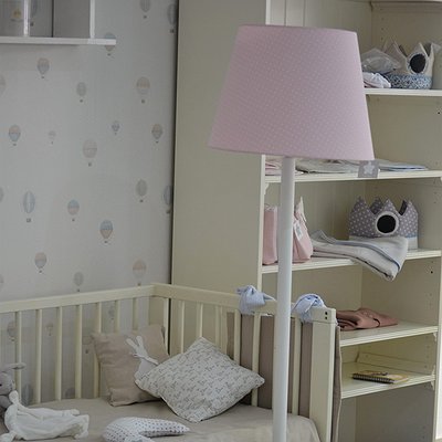 Lámpara de pie con pantalla