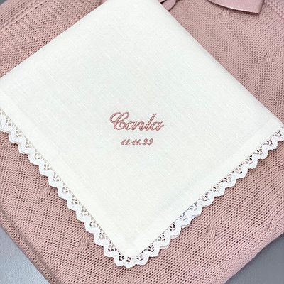 Pañuelo para bautizo personalizado con bordado