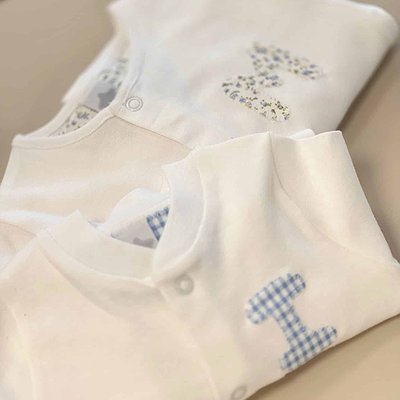 Pelele de algodón con inicial o detalle