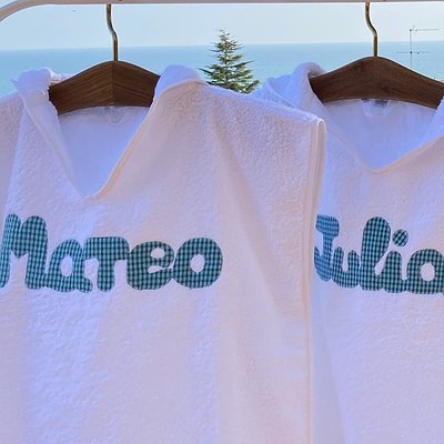 Poncho toalla de baño con capucha y nombre